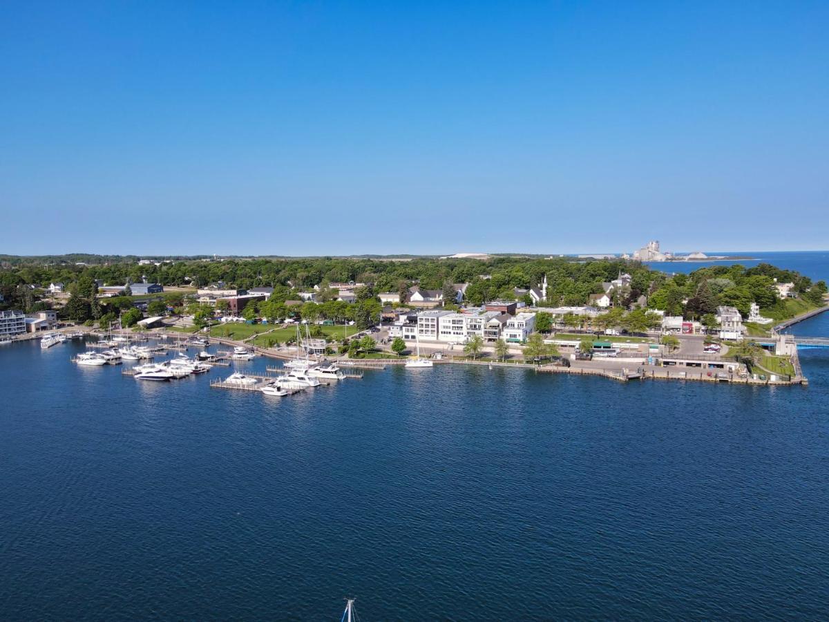 116 Edgewater Inn Charlevoix Exterior photo